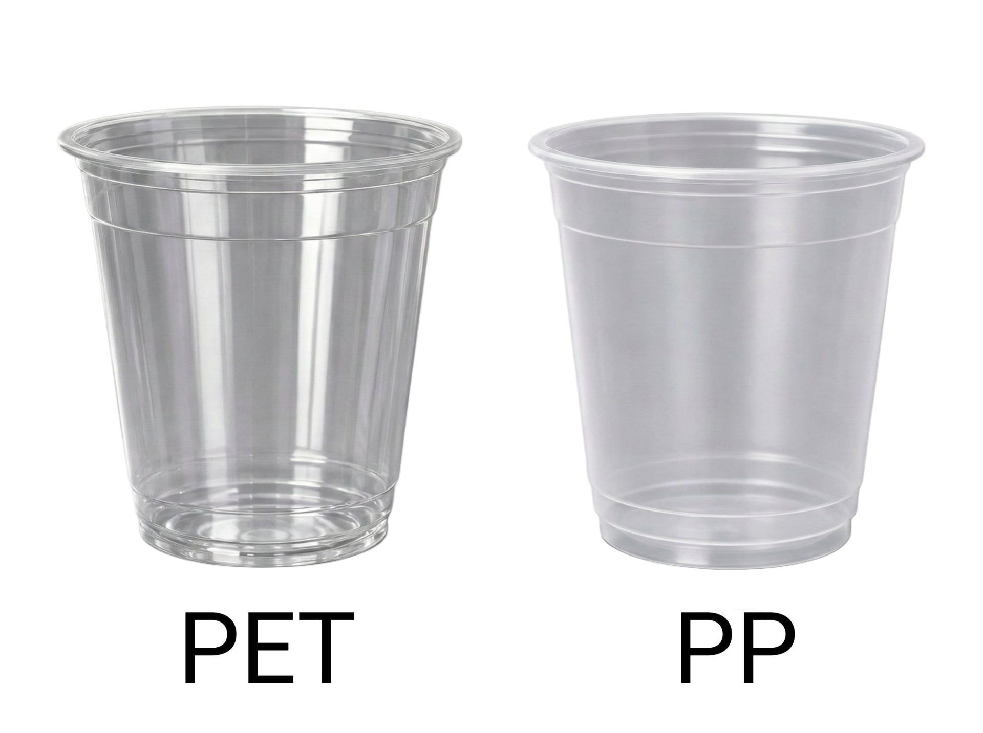 أكواب بلاستيكية