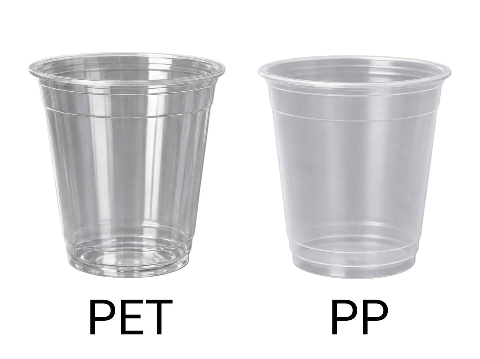 أكواب بلاستيكية